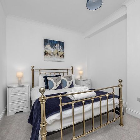 2 Bedroom Flat - With King Sized Beds, Netflix And Sky - Perfect For Contractors, Vacation Guests Or Those Relocating Brighton Exteriör bild