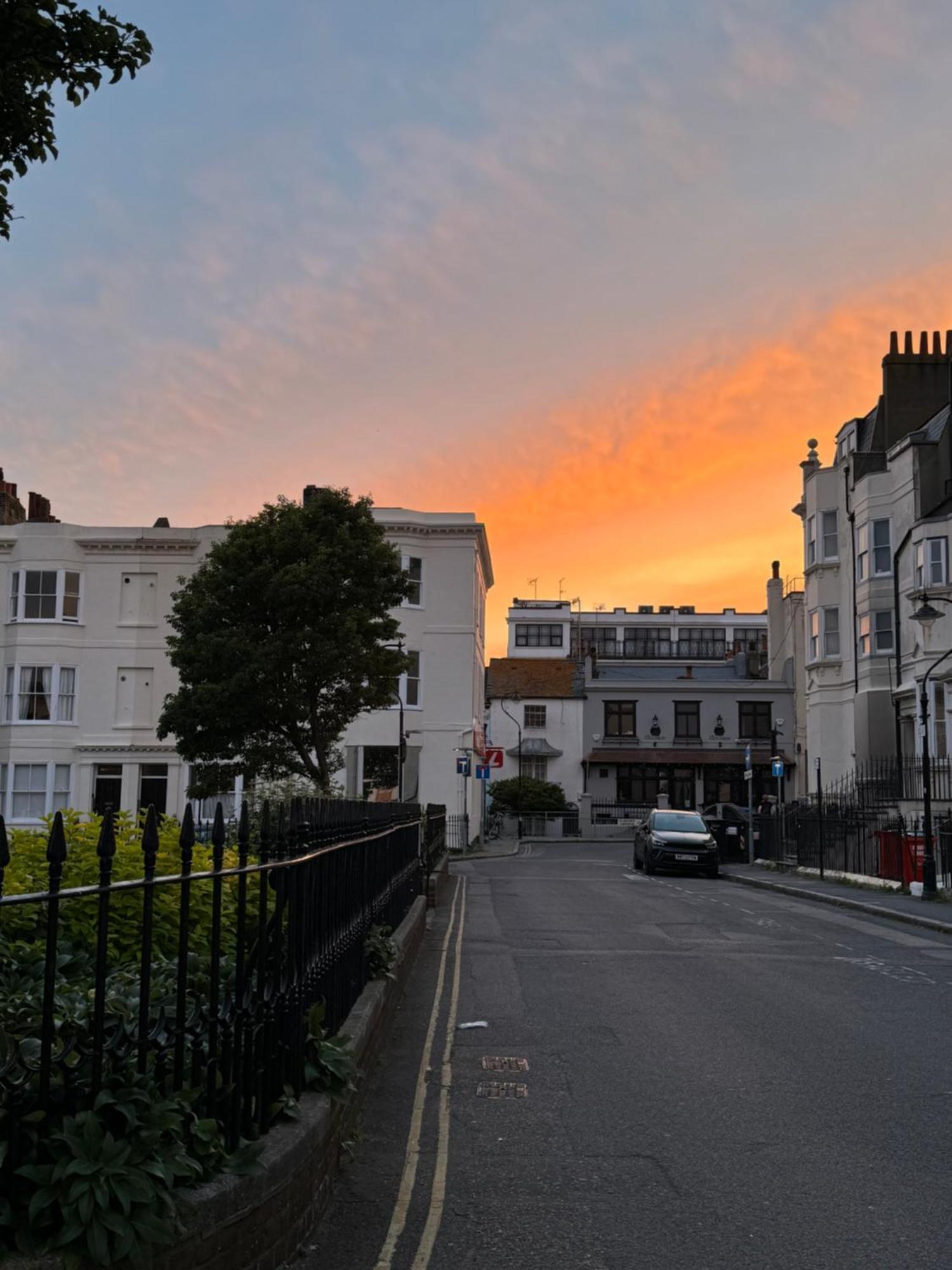 2 Bedroom Flat - With King Sized Beds, Netflix And Sky - Perfect For Contractors, Vacation Guests Or Those Relocating Brighton Exteriör bild