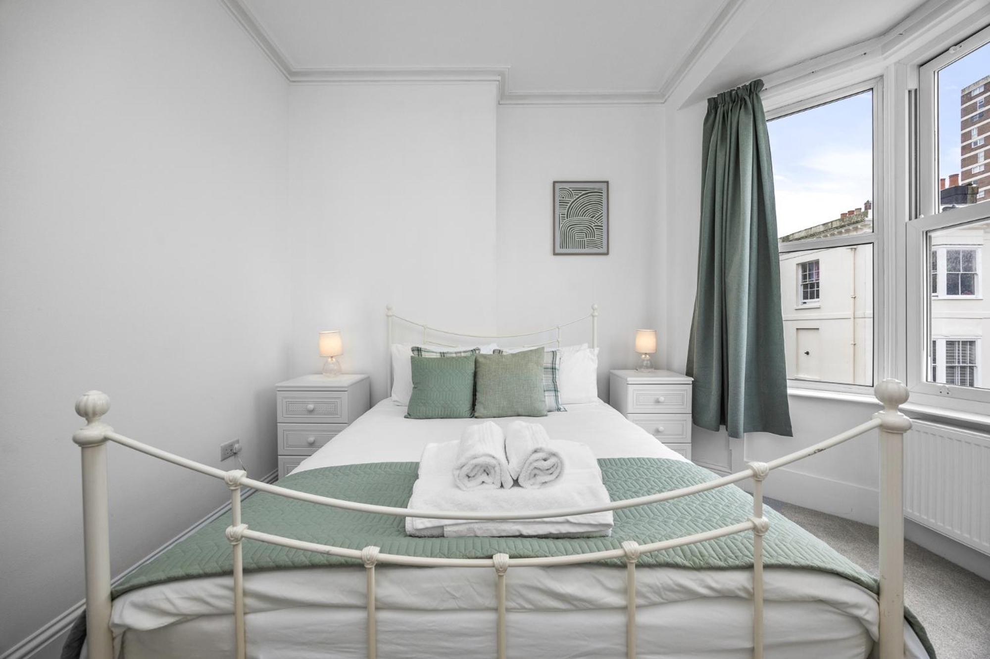 2 Bedroom Flat - With King Sized Beds, Netflix And Sky - Perfect For Contractors, Vacation Guests Or Those Relocating Brighton Exteriör bild