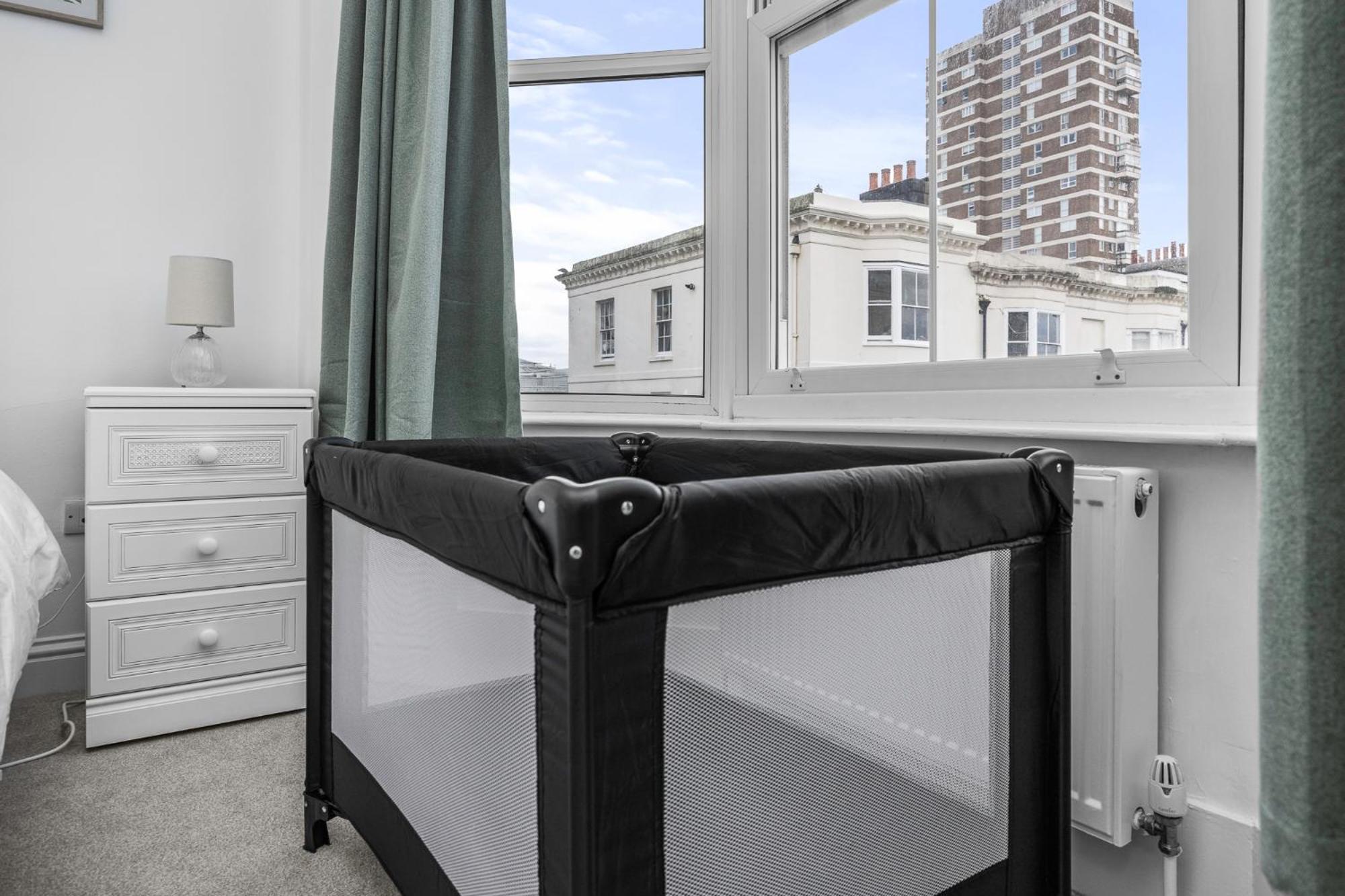 2 Bedroom Flat - With King Sized Beds, Netflix And Sky - Perfect For Contractors, Vacation Guests Or Those Relocating Brighton Exteriör bild