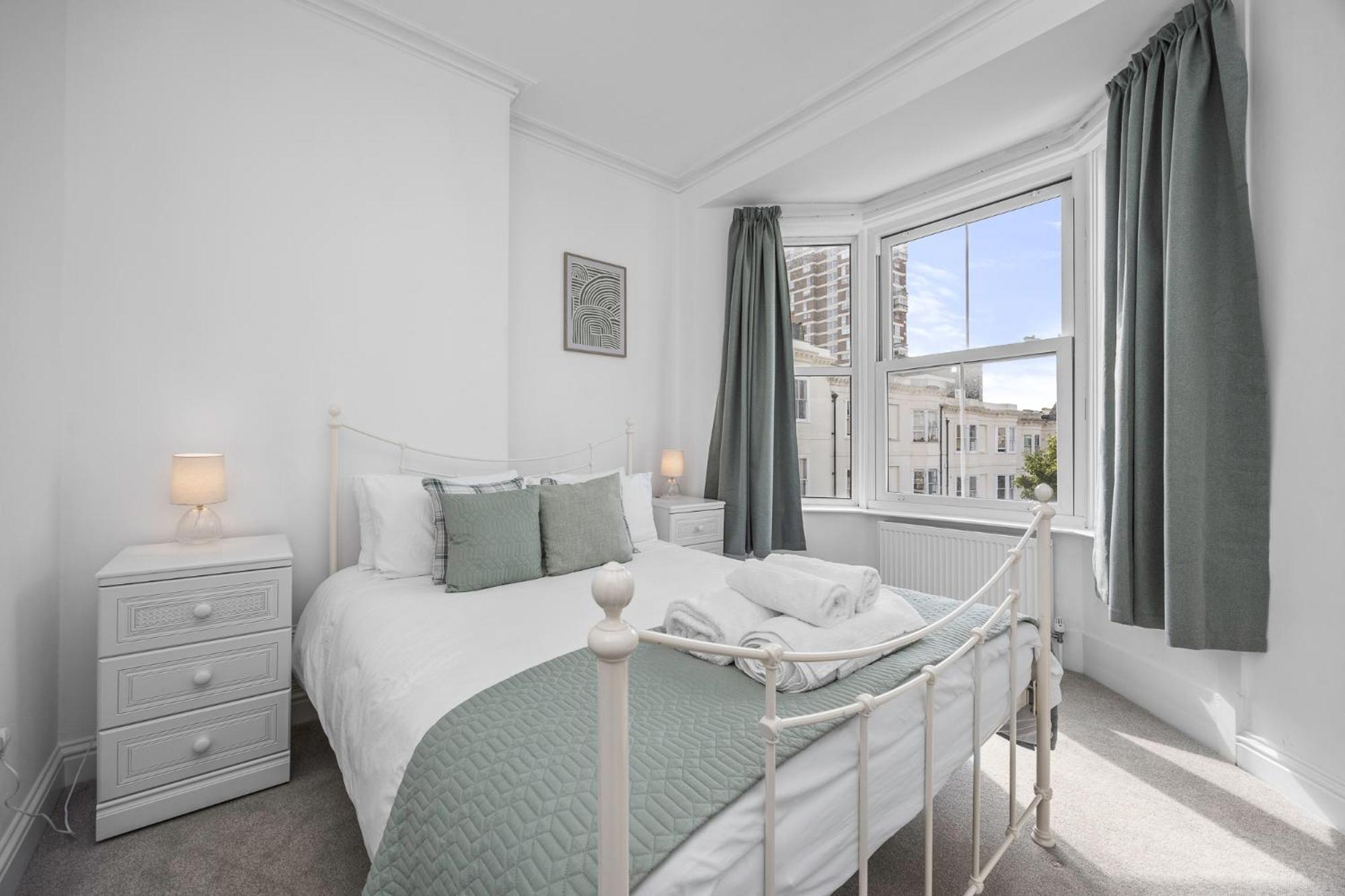 2 Bedroom Flat - With King Sized Beds, Netflix And Sky - Perfect For Contractors, Vacation Guests Or Those Relocating Brighton Exteriör bild