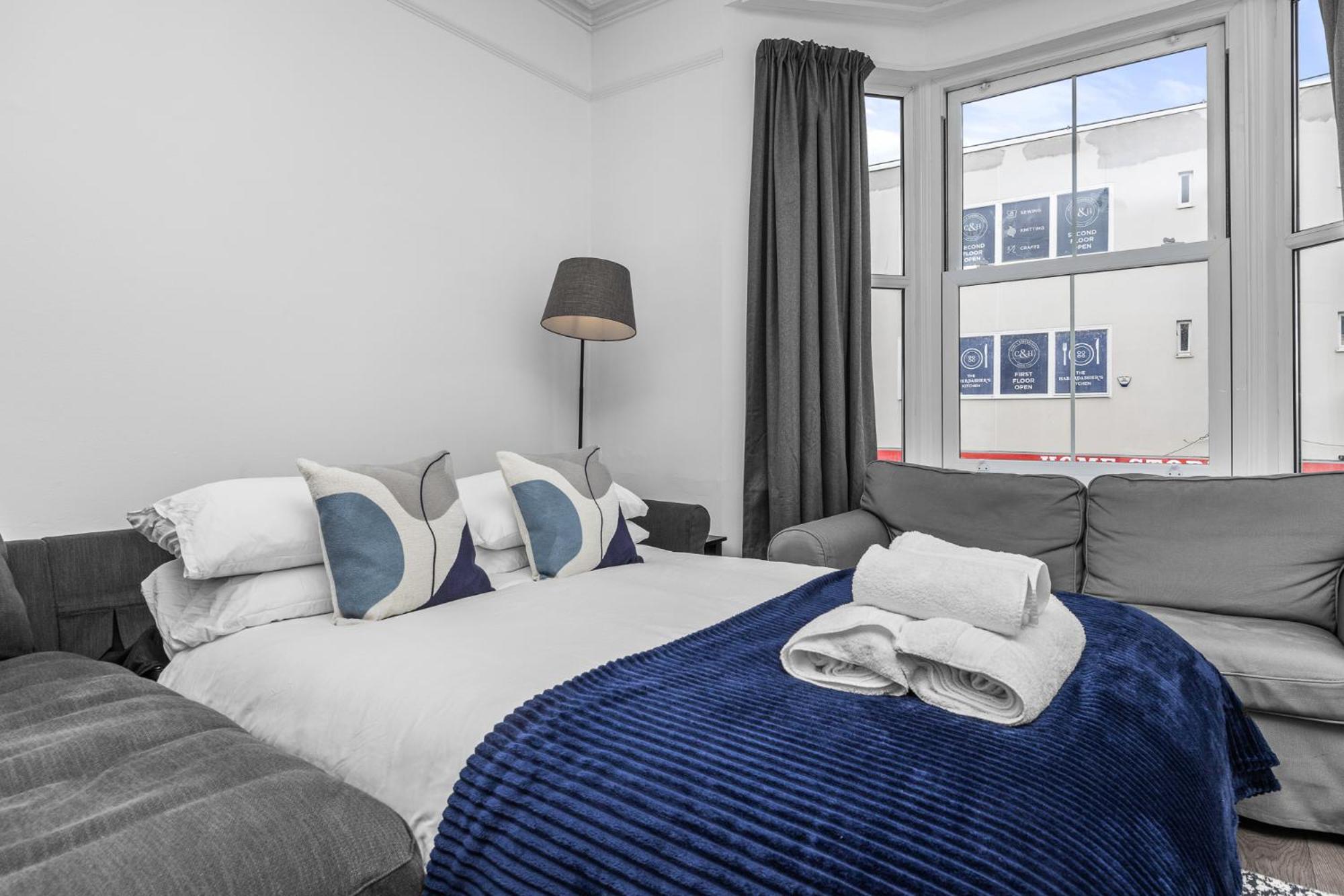 2 Bedroom Flat - With King Sized Beds, Netflix And Sky - Perfect For Contractors, Vacation Guests Or Those Relocating Brighton Exteriör bild