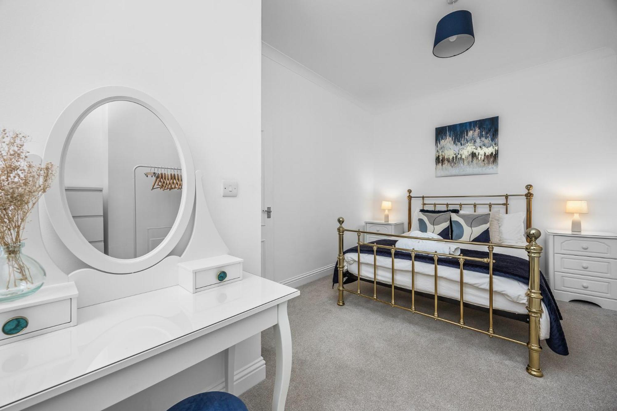 2 Bedroom Flat - With King Sized Beds, Netflix And Sky - Perfect For Contractors, Vacation Guests Or Those Relocating Brighton Exteriör bild