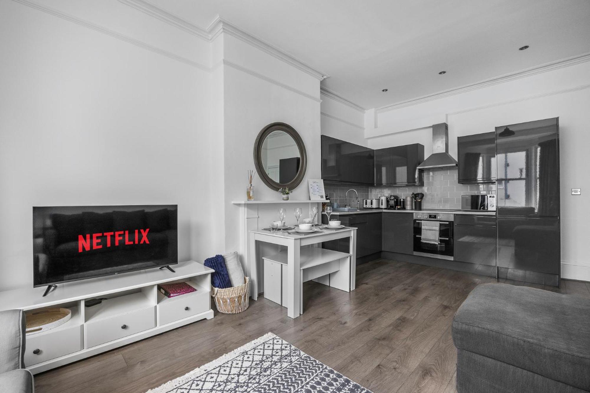 2 Bedroom Flat - With King Sized Beds, Netflix And Sky - Perfect For Contractors, Vacation Guests Or Those Relocating Brighton Exteriör bild