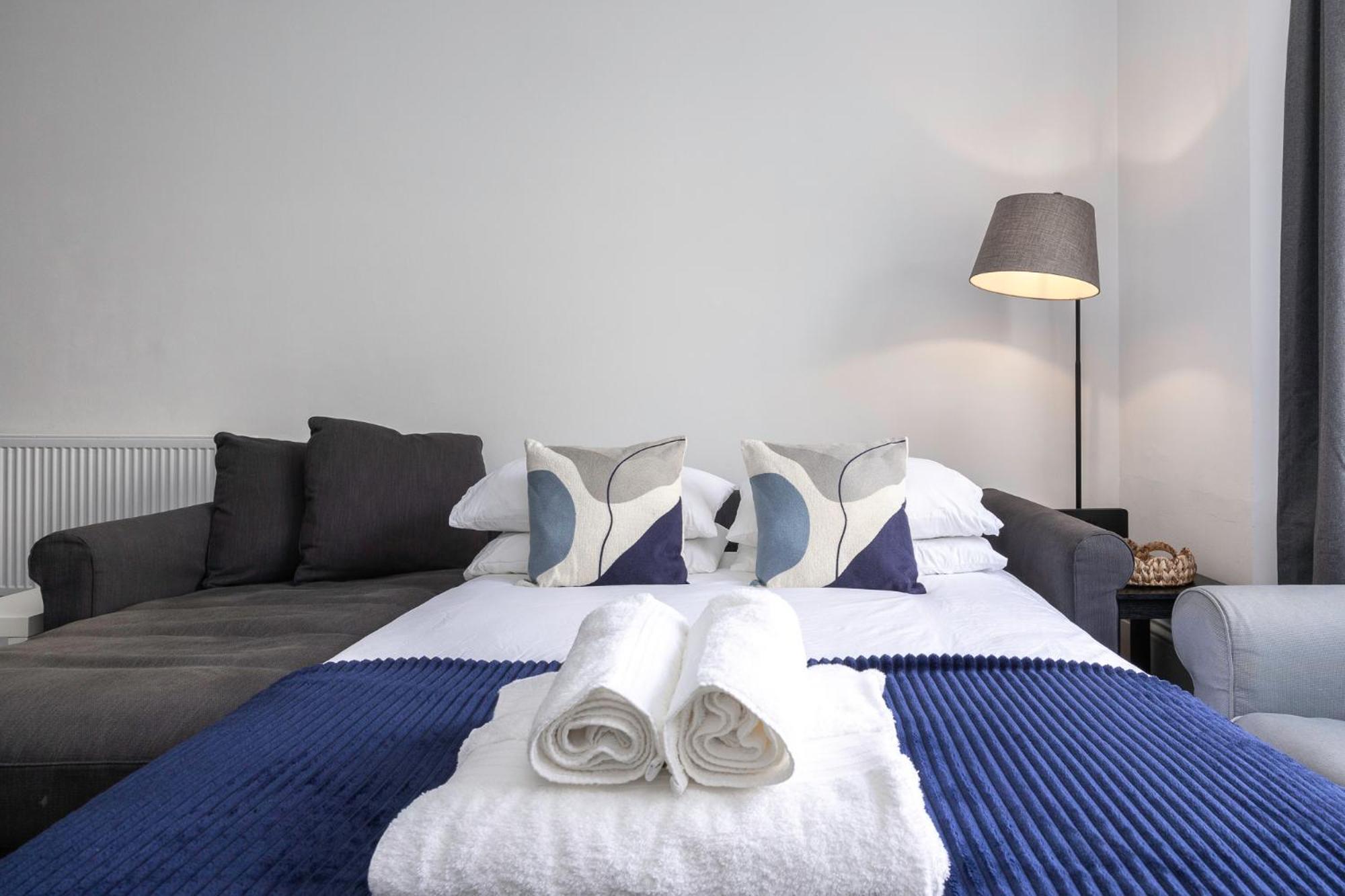 2 Bedroom Flat - With King Sized Beds, Netflix And Sky - Perfect For Contractors, Vacation Guests Or Those Relocating Brighton Exteriör bild