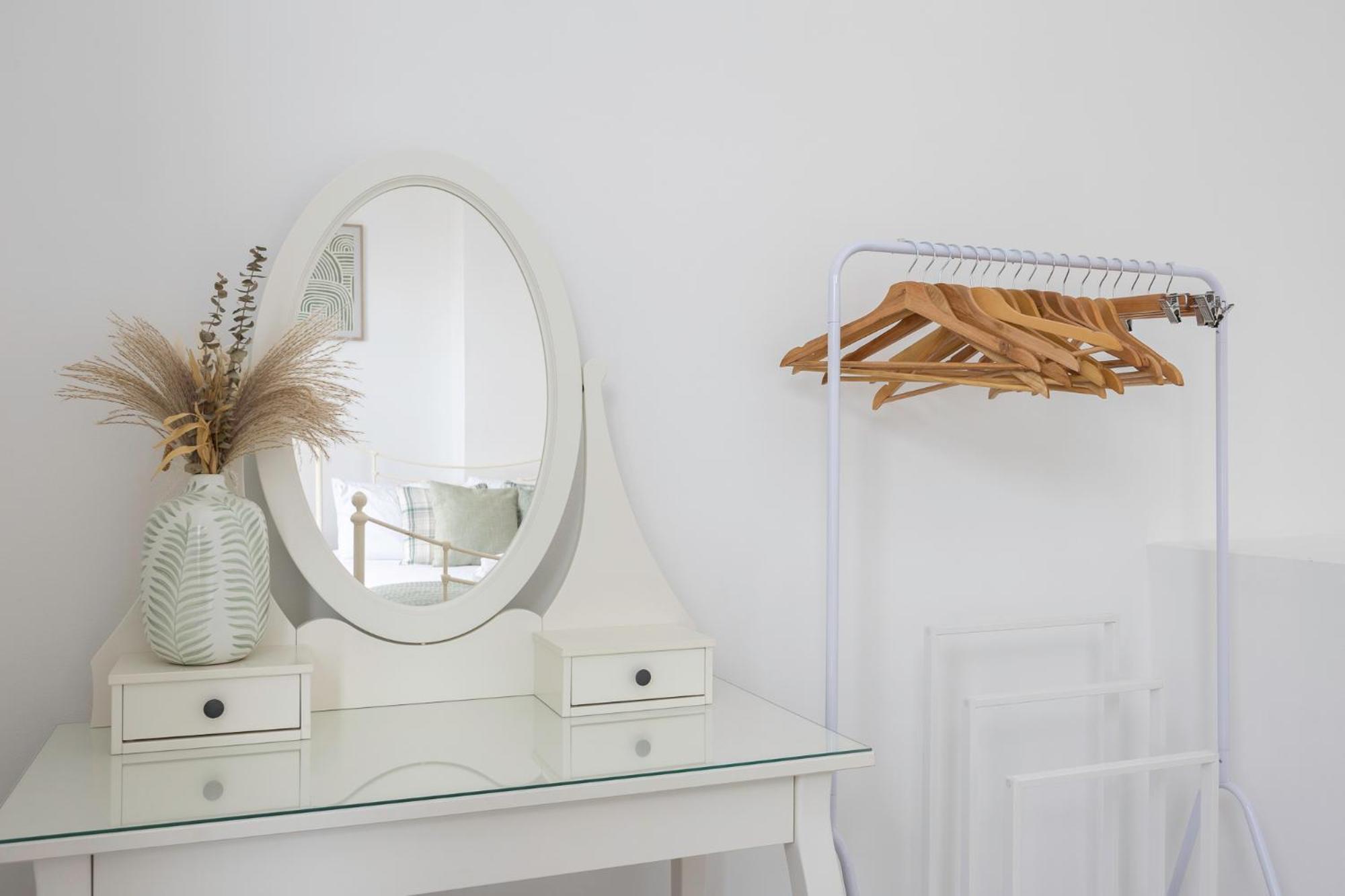 2 Bedroom Flat - With King Sized Beds, Netflix And Sky - Perfect For Contractors, Vacation Guests Or Those Relocating Brighton Exteriör bild