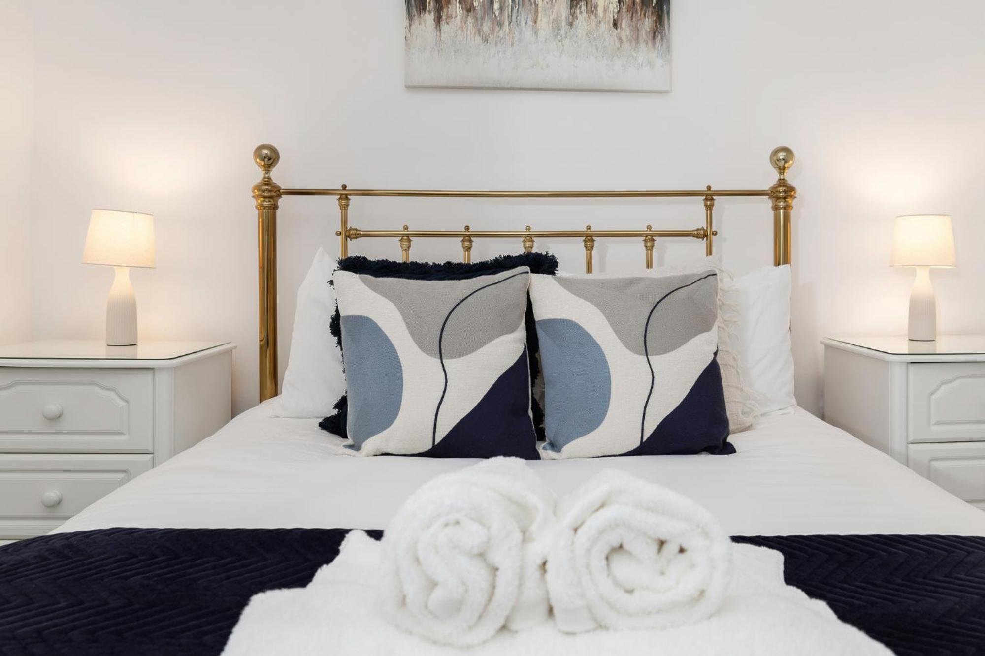 2 Bedroom Flat - With King Sized Beds, Netflix And Sky - Perfect For Contractors, Vacation Guests Or Those Relocating Brighton Exteriör bild