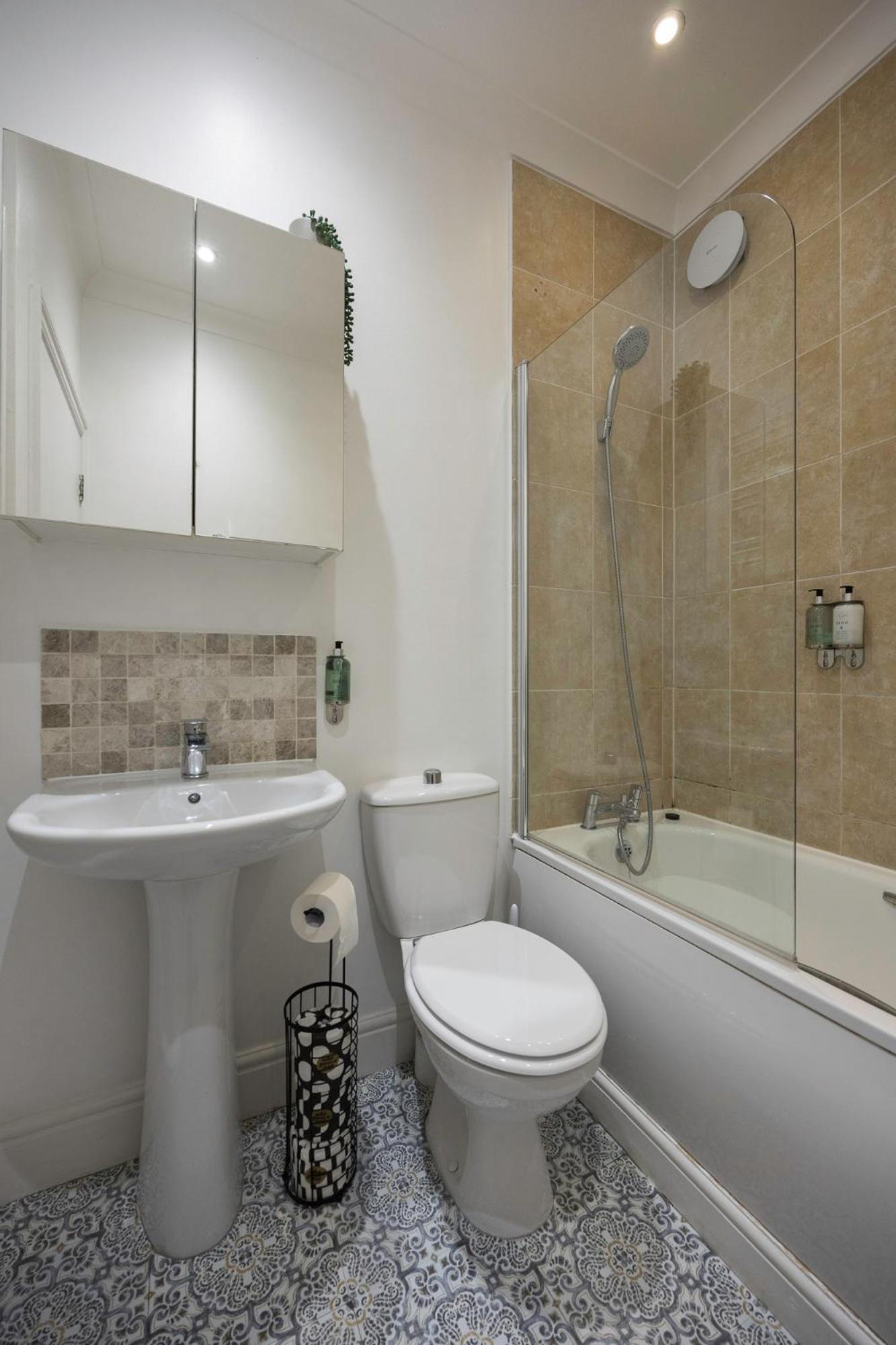 2 Bedroom Flat - With King Sized Beds, Netflix And Sky - Perfect For Contractors, Vacation Guests Or Those Relocating Brighton Exteriör bild