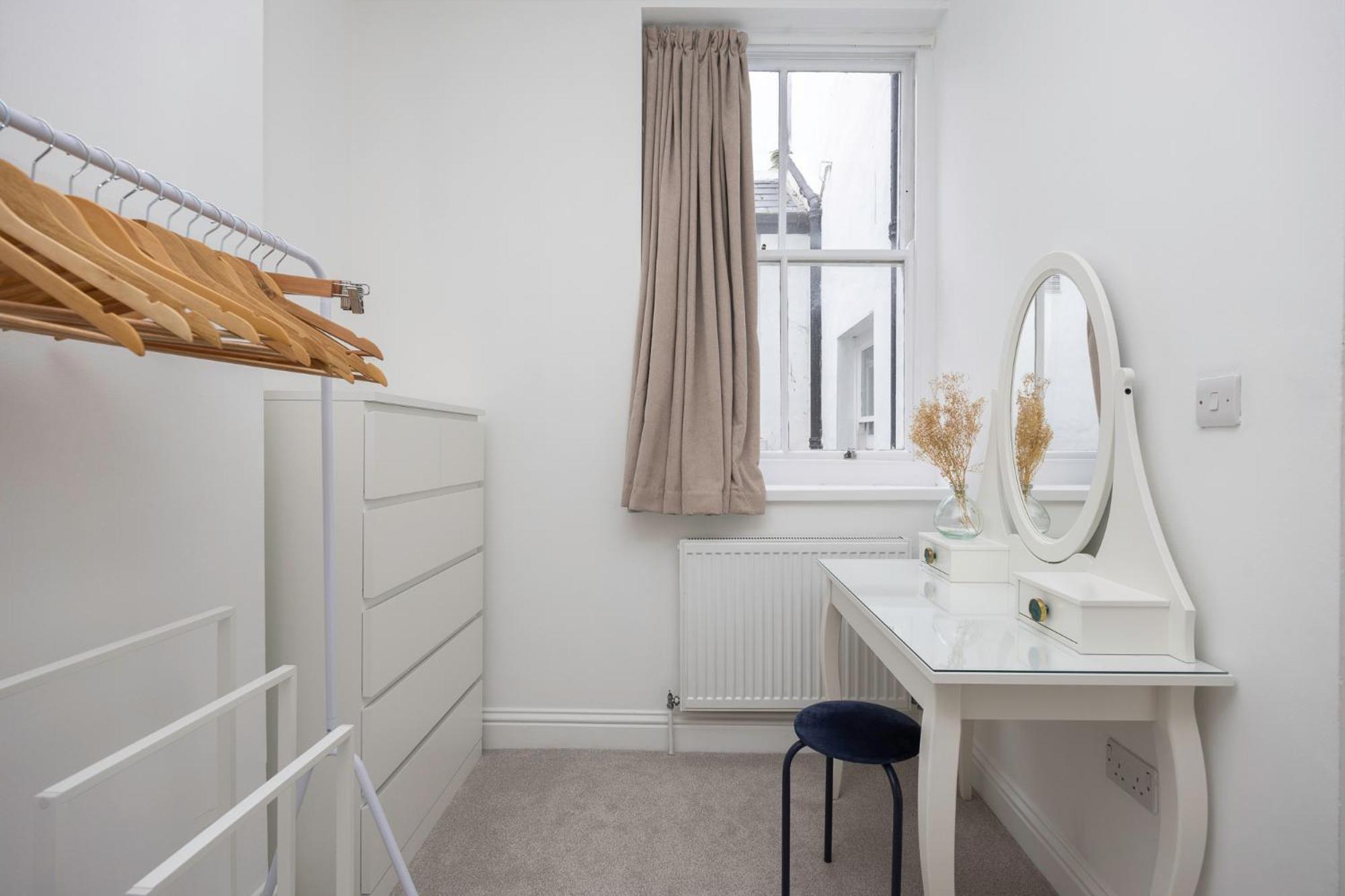 2 Bedroom Flat - With King Sized Beds, Netflix And Sky - Perfect For Contractors, Vacation Guests Or Those Relocating Brighton Exteriör bild